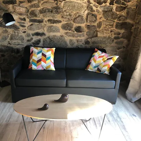 Ecolagar O Barqueiro فيلة Pantón